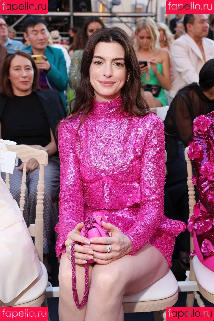 Anne Hathaway / ahathawaynews / annehathaway / heatherannie Onlyfans Photo Gallery 