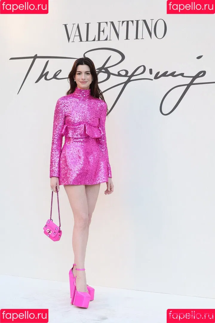 Anne Hathaway / ahathawaynews / annehathaway / heatherannie Onlyfans Photo Gallery 