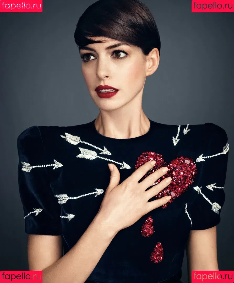Anne Hathaway / ahathawaynews / annehathaway / heatherannie Onlyfans Photo Gallery 