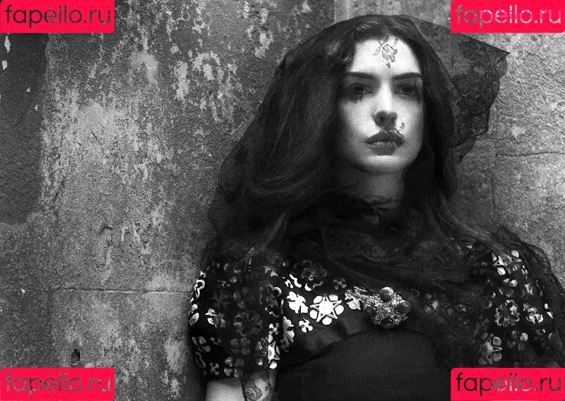 Anne Hathaway / ahathawaynews / annehathaway / heatherannie Onlyfans Photo Gallery 