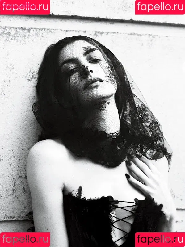 Anne Hathaway / ahathawaynews / annehathaway / heatherannie Onlyfans Photo Gallery 