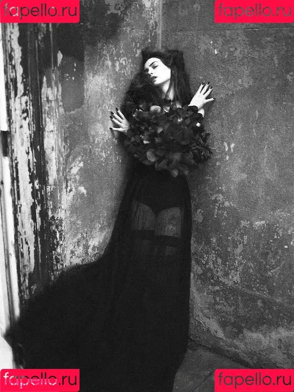Anne Hathaway / ahathawaynews / annehathaway / heatherannie Onlyfans Photo Gallery 