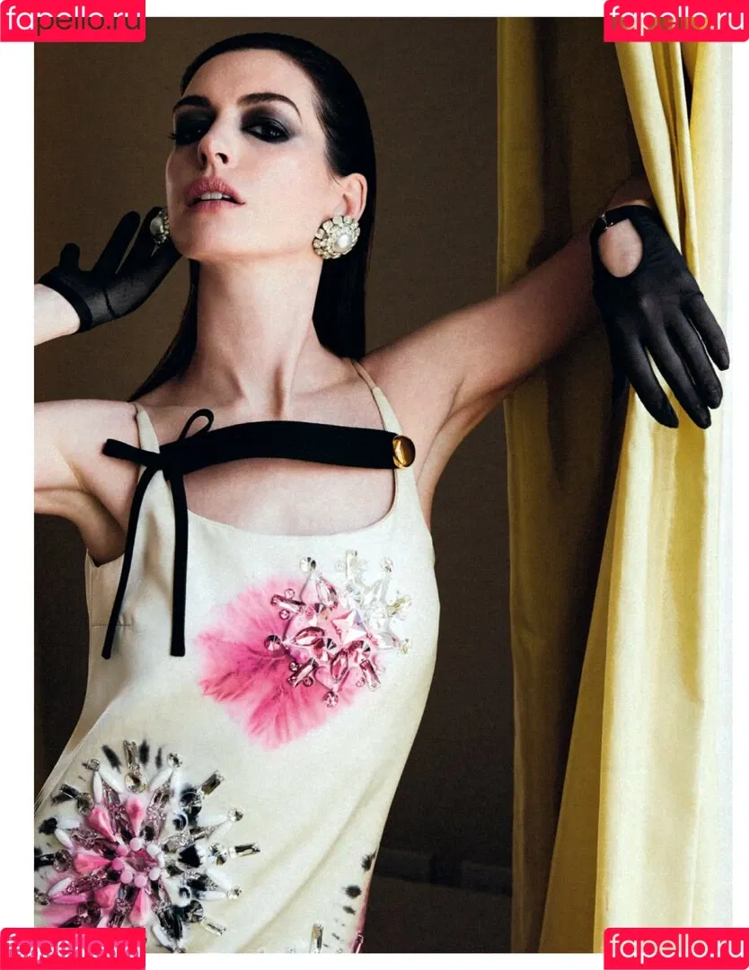 Anne Hathaway / ahathawaynews / annehathaway / heatherannie Onlyfans Photo Gallery 