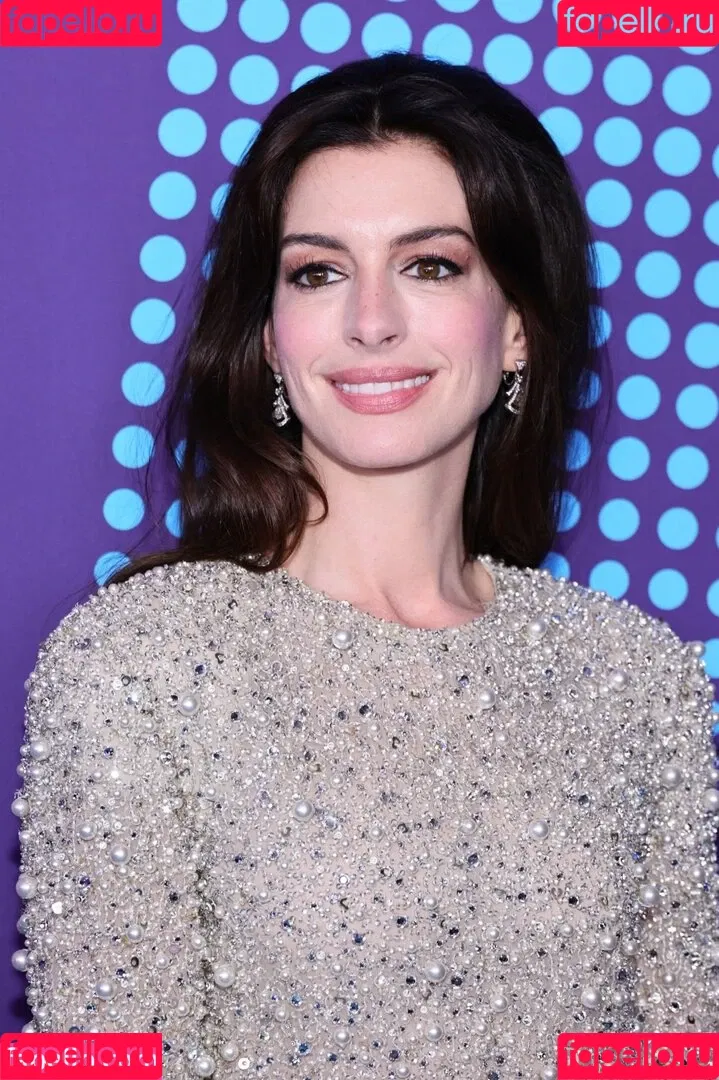 Anne Hathaway / ahathawaynews / annehathaway / heatherannie Onlyfans Photo Gallery 