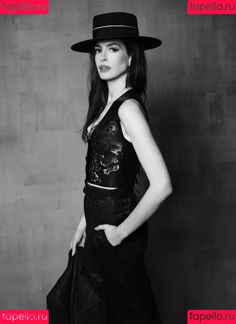 Anne Hathaway / ahathawaynews / annehathaway / heatherannie Onlyfans Photo Gallery 