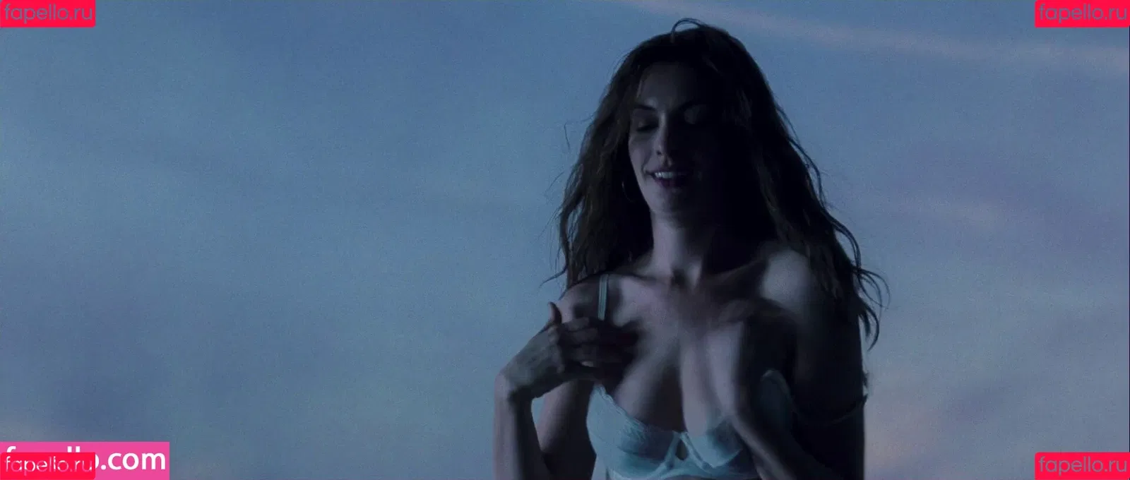 Anne Hathaway / ahathawaynews / annehathaway / heatherannie Onlyfans Photo Gallery 