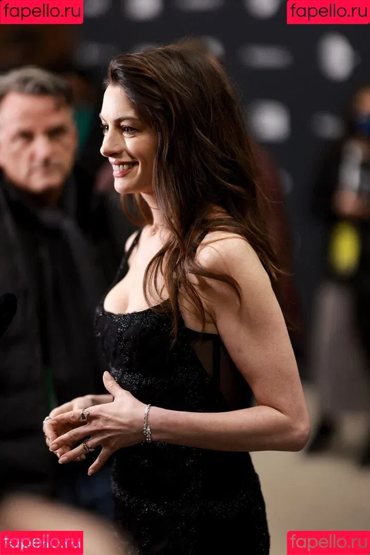 Anne Hathaway / ahathawaynews / annehathaway / heatherannie Onlyfans Photo Gallery 