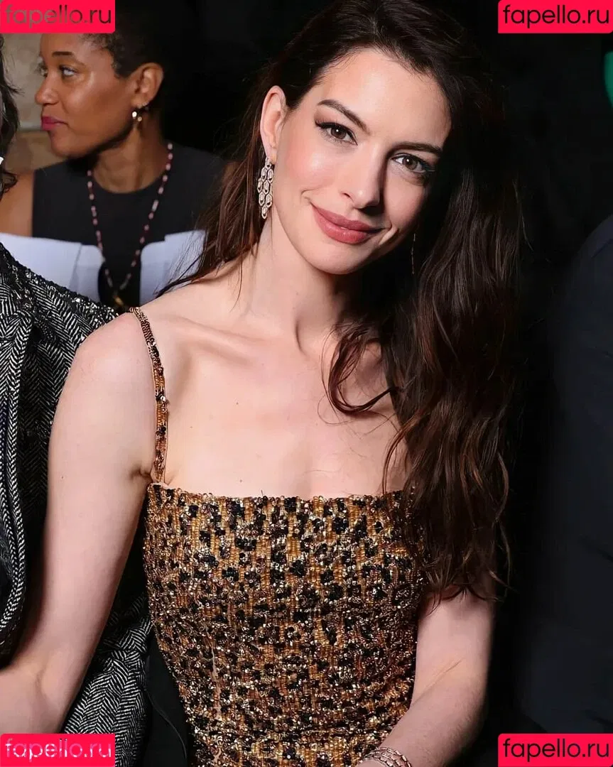 Anne Hathaway / ahathawaynews / annehathaway / heatherannie Onlyfans Photo Gallery 