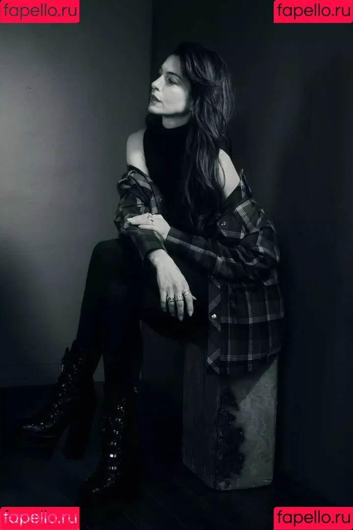Anne Hathaway / ahathawaynews / annehathaway / heatherannie Onlyfans Photo Gallery 