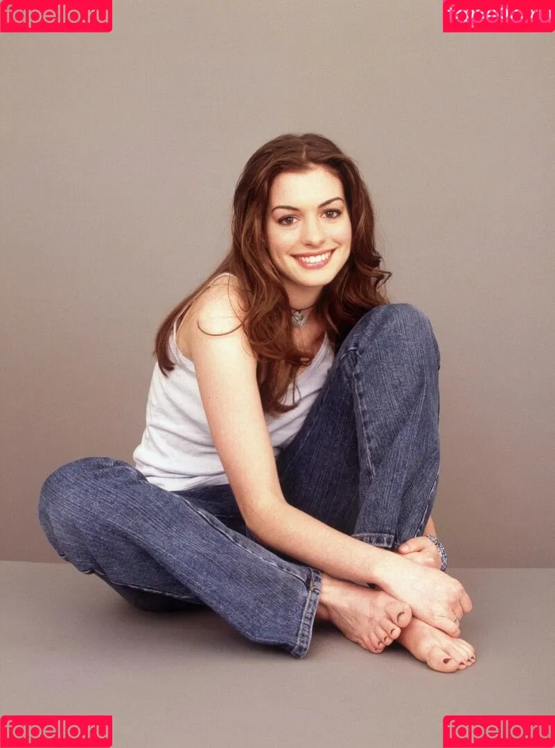 Anne Hathaway / ahathawaynews / annehathaway / heatherannie Onlyfans Photo Gallery 