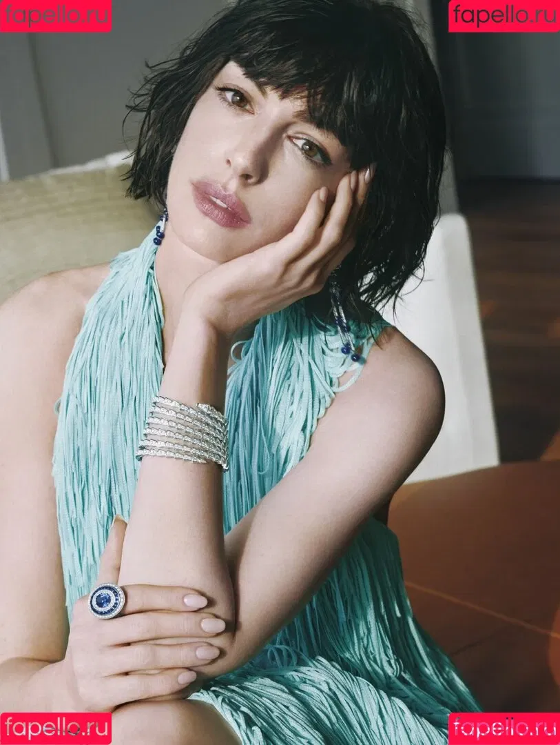 Anne Hathaway / ahathawaynews / annehathaway / heatherannie Onlyfans Photo Gallery 
