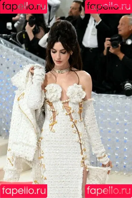 Anne Hathaway / ahathawaynews / annehathaway / heatherannie Onlyfans Photo Gallery 