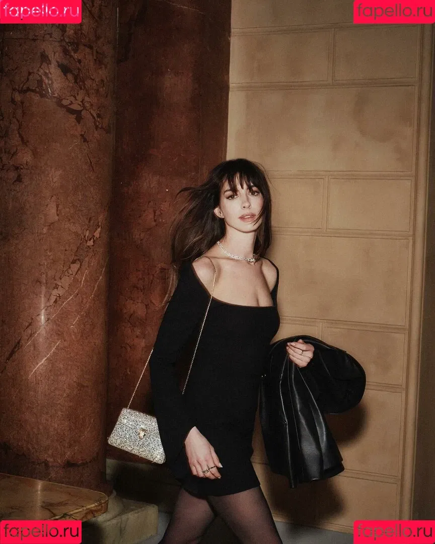 Anne Hathaway / ahathawaynews / annehathaway / heatherannie Onlyfans Photo Gallery 