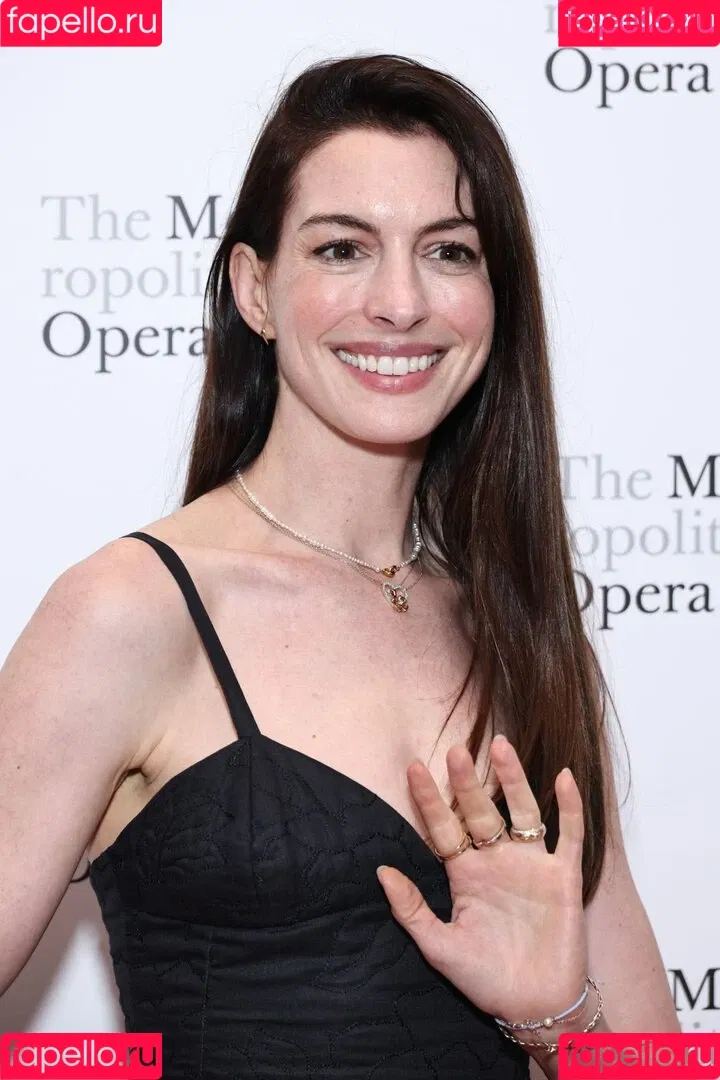 Anne Hathaway / ahathawaynews / annehathaway / heatherannie Onlyfans Photo Gallery 