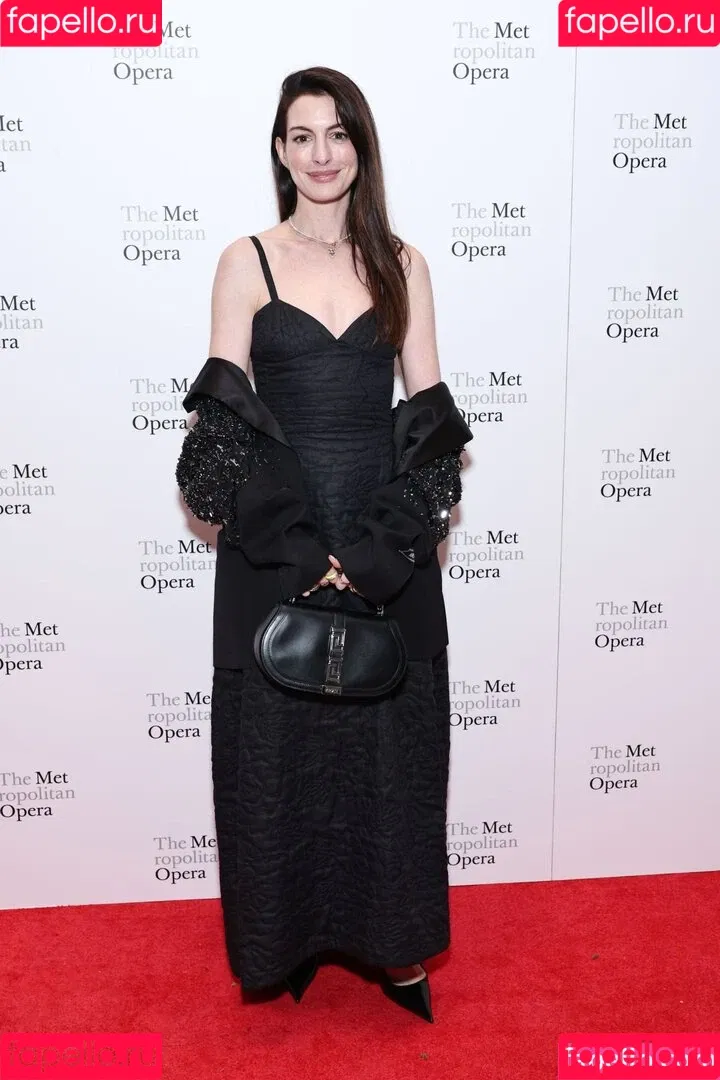Anne Hathaway / ahathawaynews / annehathaway / heatherannie Onlyfans Photo Gallery 