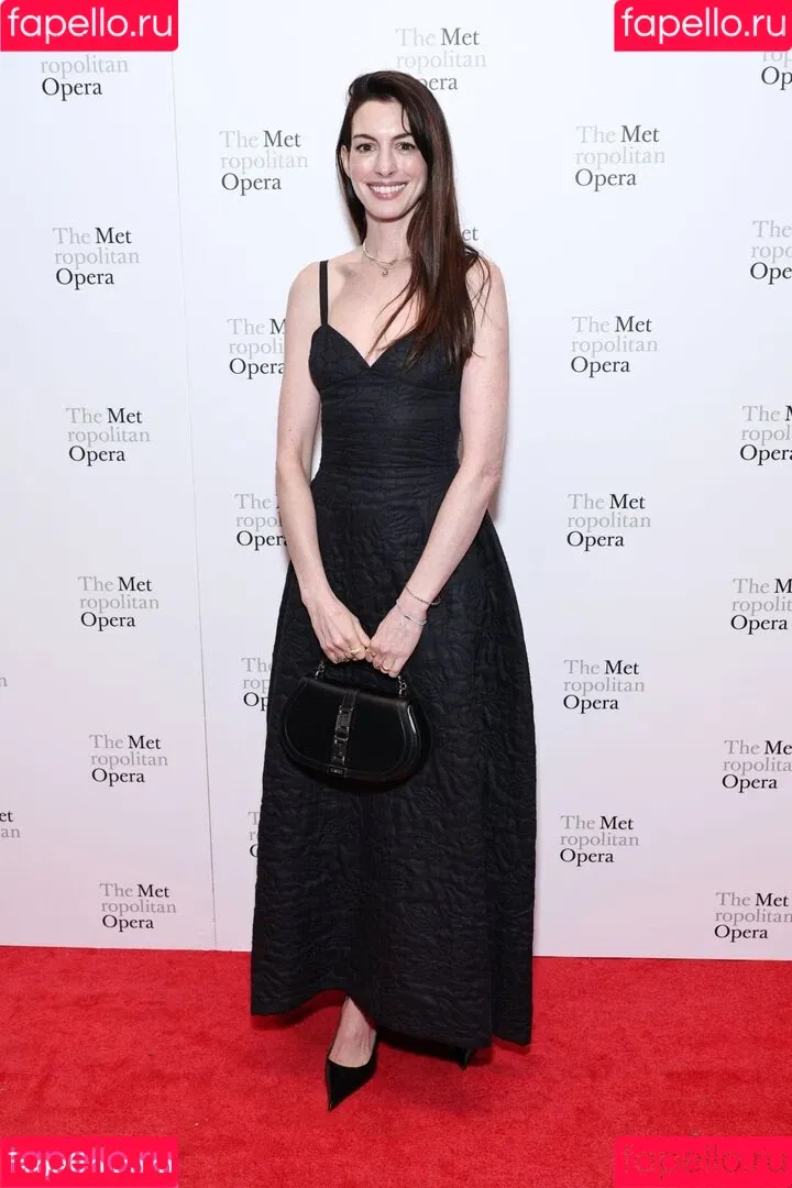 Anne Hathaway / ahathawaynews / annehathaway / heatherannie Onlyfans Photo Gallery 