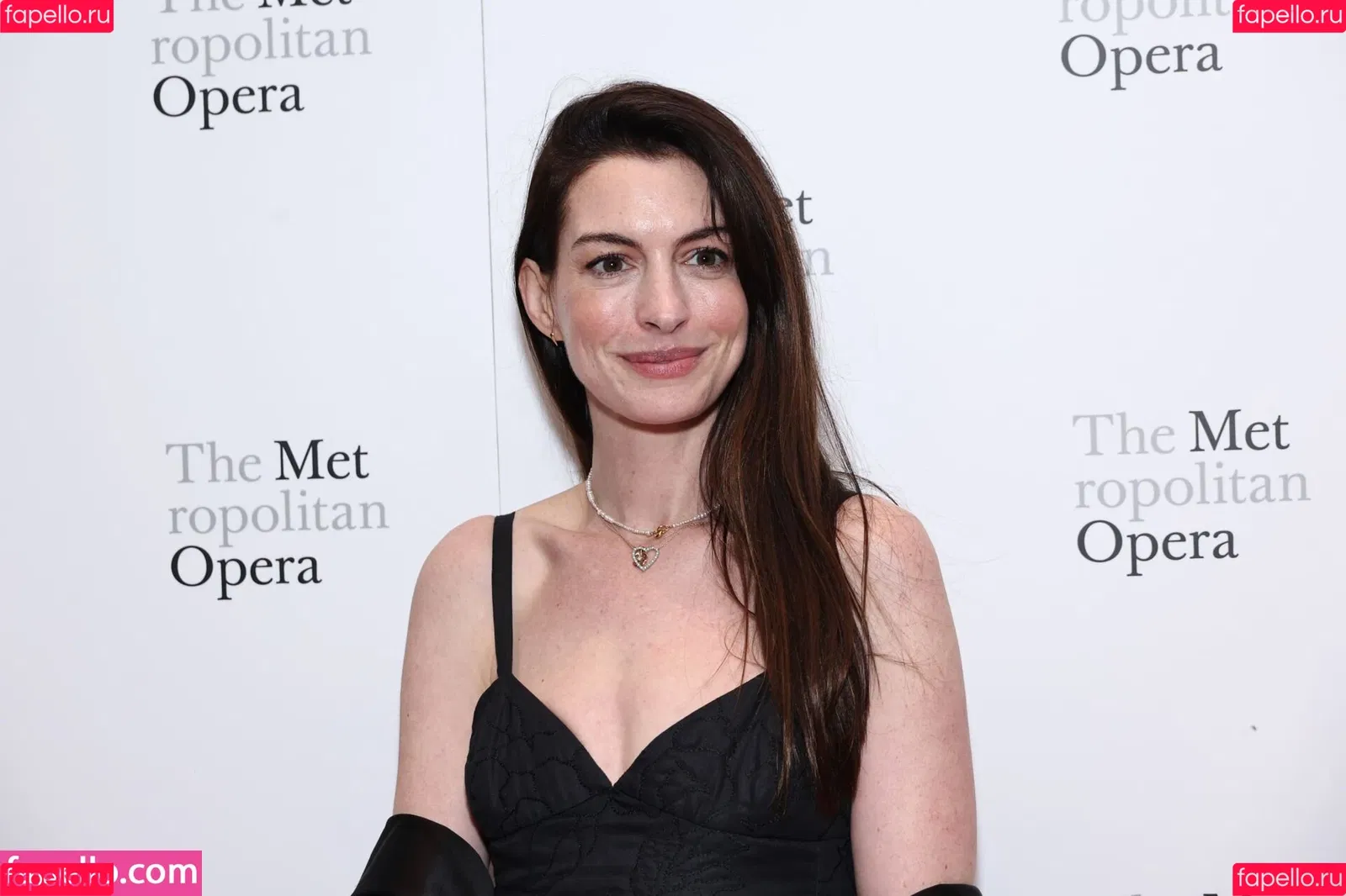 Anne Hathaway / ahathawaynews / annehathaway / heatherannie Onlyfans Photo Gallery 