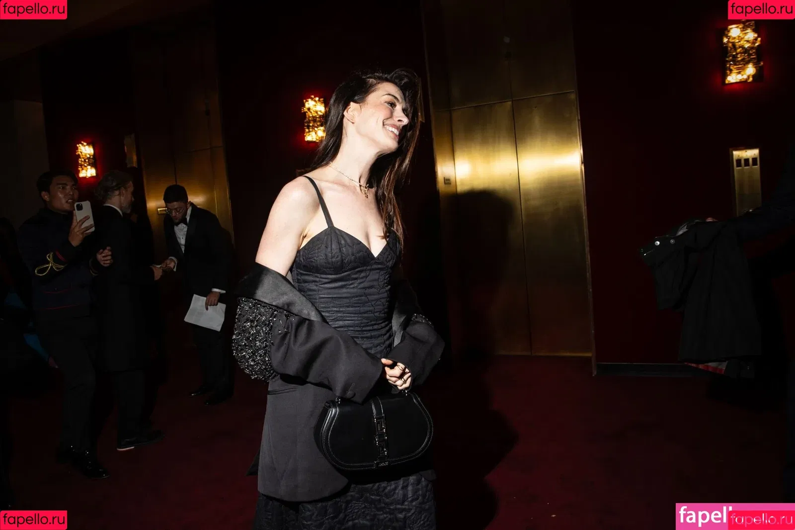 Anne Hathaway / ahathawaynews / annehathaway / heatherannie Onlyfans Photo Gallery 