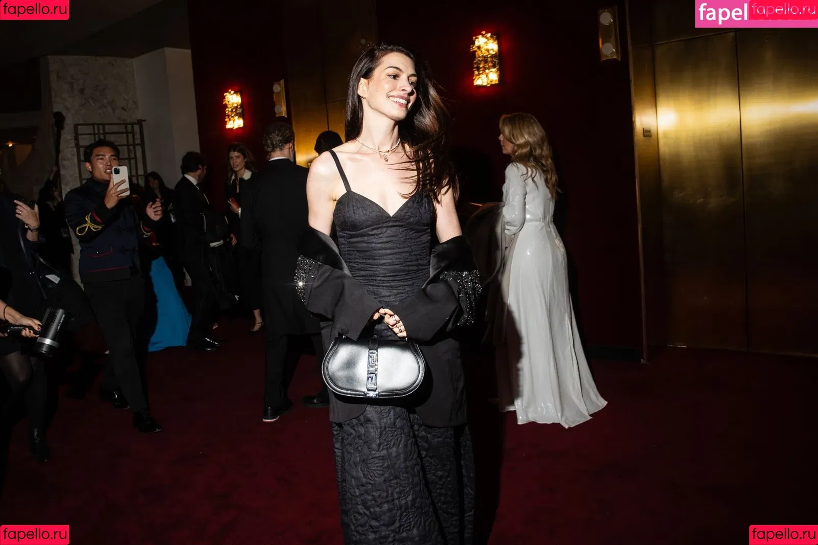 Anne Hathaway / ahathawaynews / annehathaway / heatherannie Onlyfans Photo Gallery 