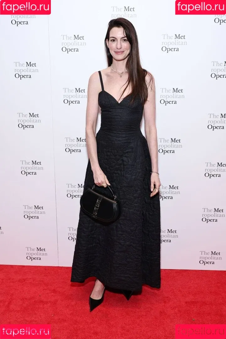 Anne Hathaway / ahathawaynews / annehathaway / heatherannie Onlyfans Photo Gallery 