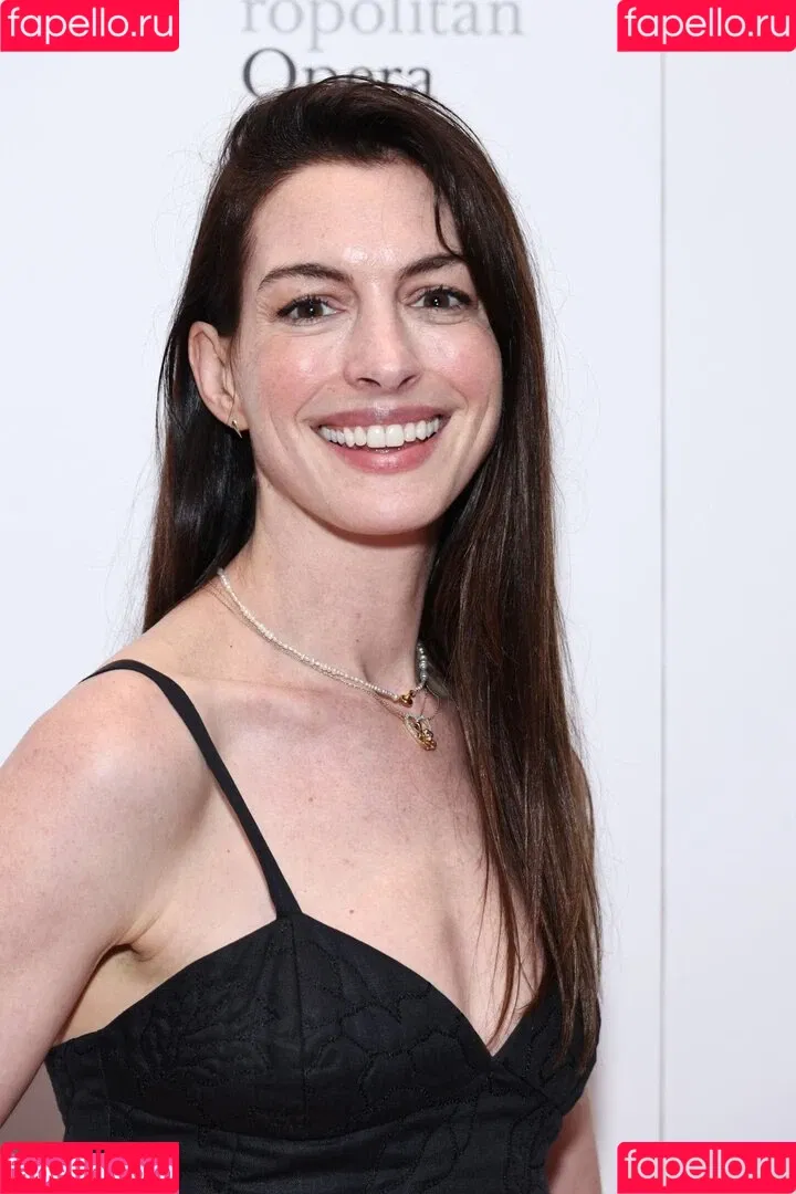 Anne Hathaway / ahathawaynews / annehathaway / heatherannie Onlyfans Photo Gallery 