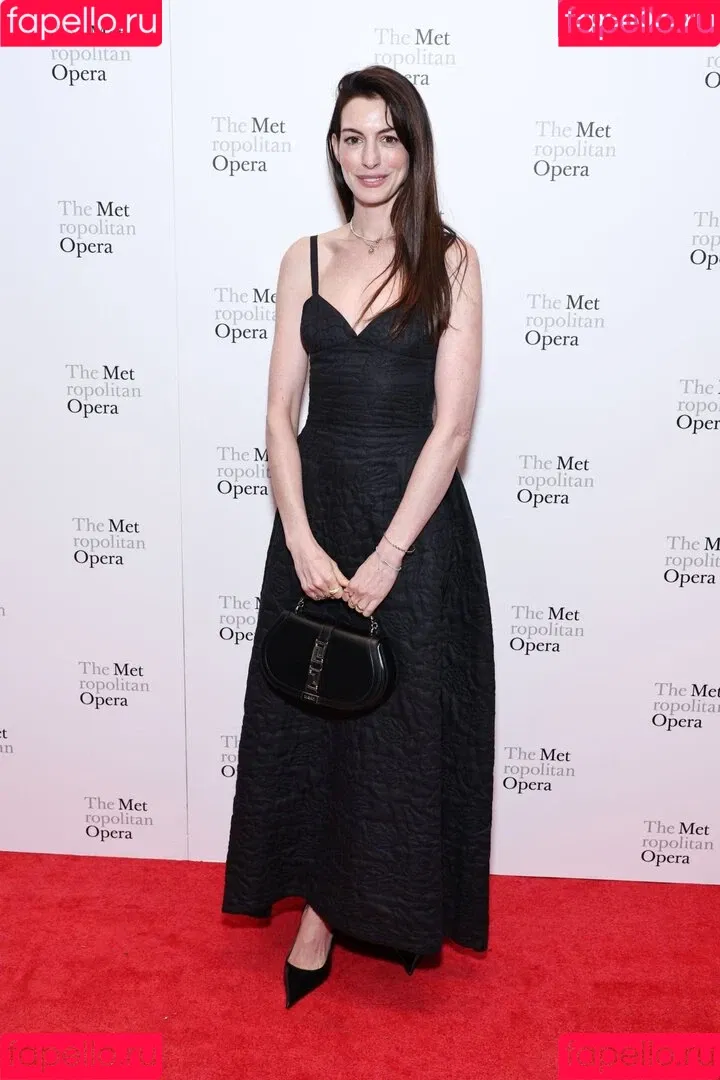 Anne Hathaway / ahathawaynews / annehathaway / heatherannie Onlyfans Photo Gallery 