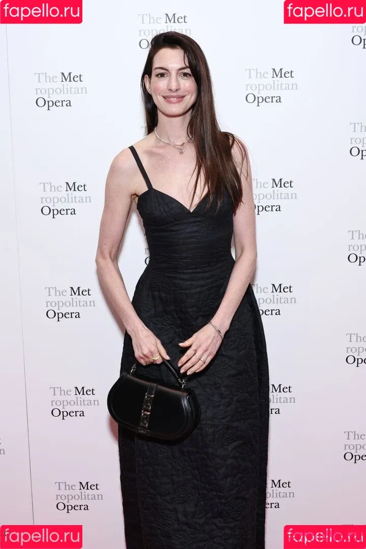 Anne Hathaway / ahathawaynews / annehathaway / heatherannie Onlyfans Photo Gallery 