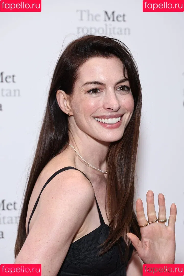 Anne Hathaway / ahathawaynews / annehathaway / heatherannie Onlyfans Photo Gallery 