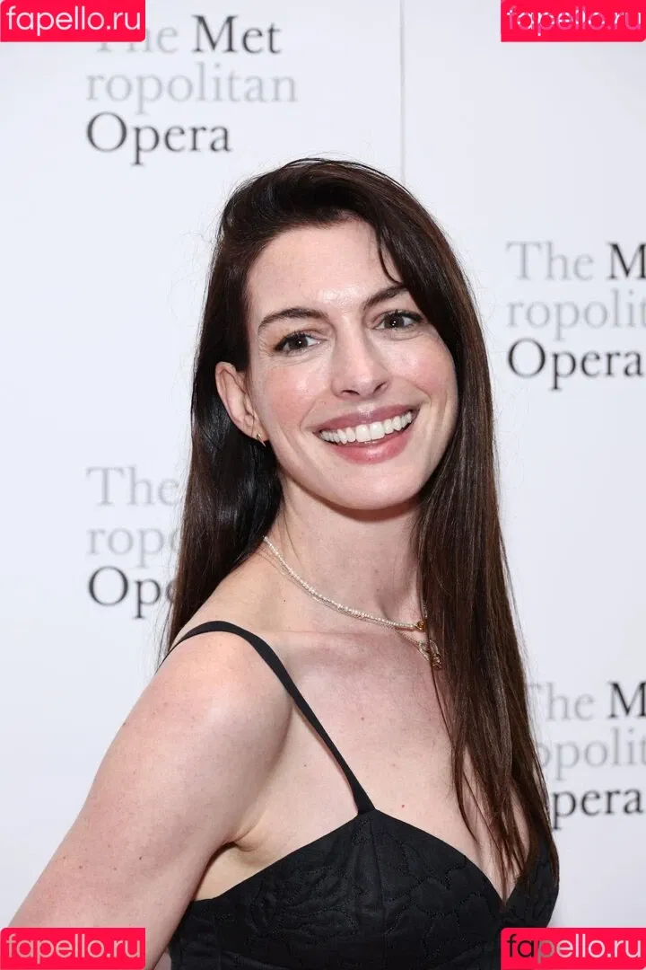 Anne Hathaway / ahathawaynews / annehathaway / heatherannie Onlyfans Photo Gallery 