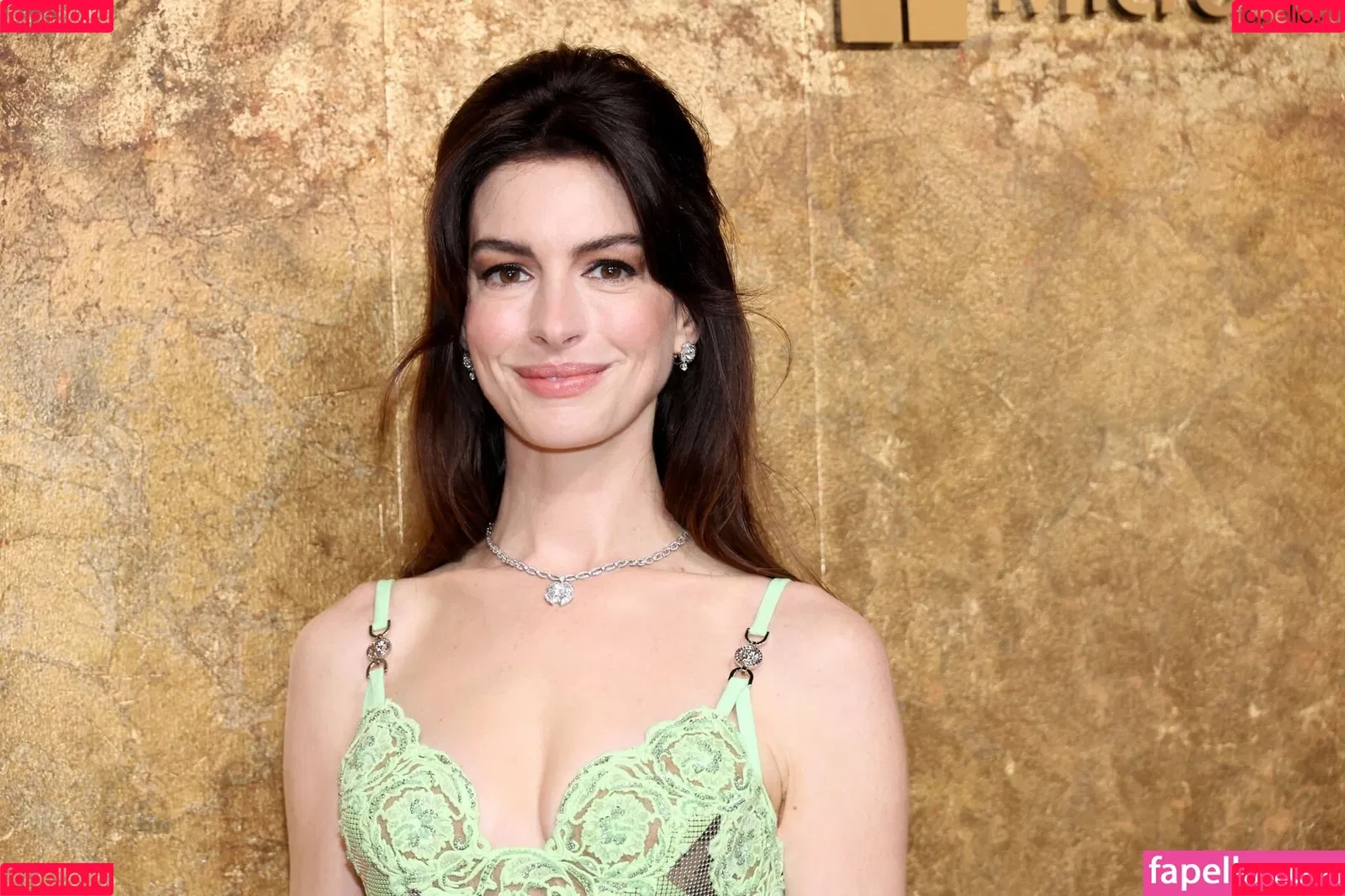 Anne Hathaway / ahathawaynews / annehathaway / heatherannie Onlyfans Photo Gallery 