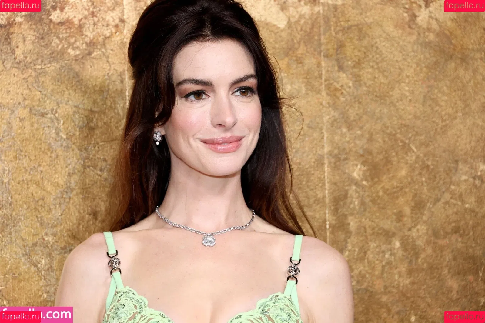 Anne Hathaway / ahathawaynews / annehathaway / heatherannie Onlyfans Photo Gallery 