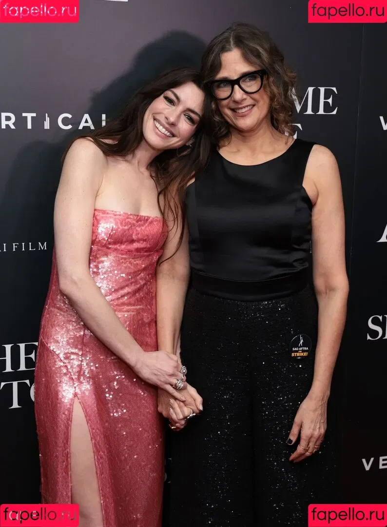 Anne Hathaway / ahathawaynews / annehathaway / heatherannie Onlyfans Photo Gallery 