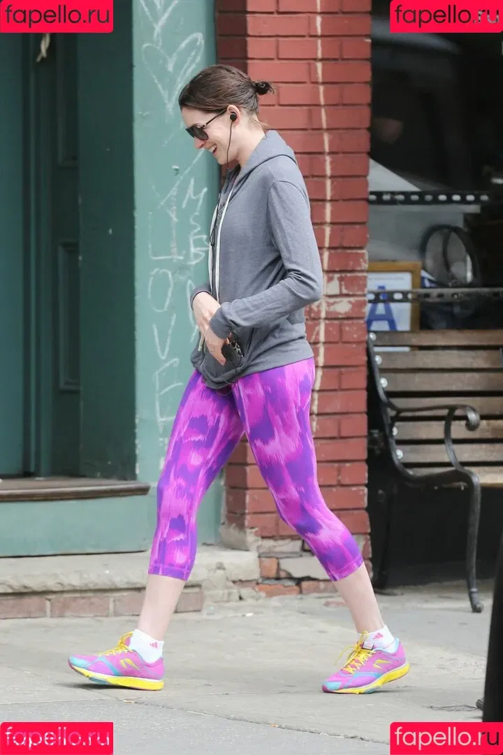 Anne Hathaway / ahathawaynews / annehathaway / heatherannie Onlyfans Photo Gallery 