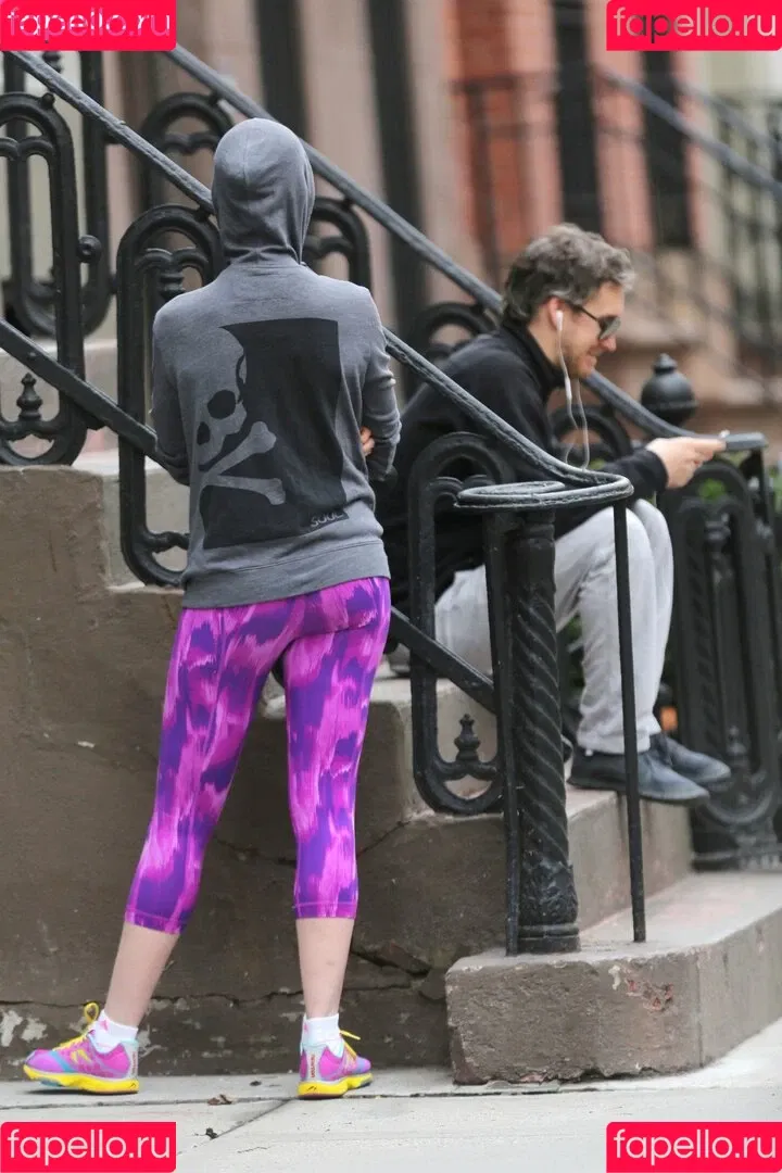 Anne Hathaway / ahathawaynews / annehathaway / heatherannie Onlyfans Photo Gallery 