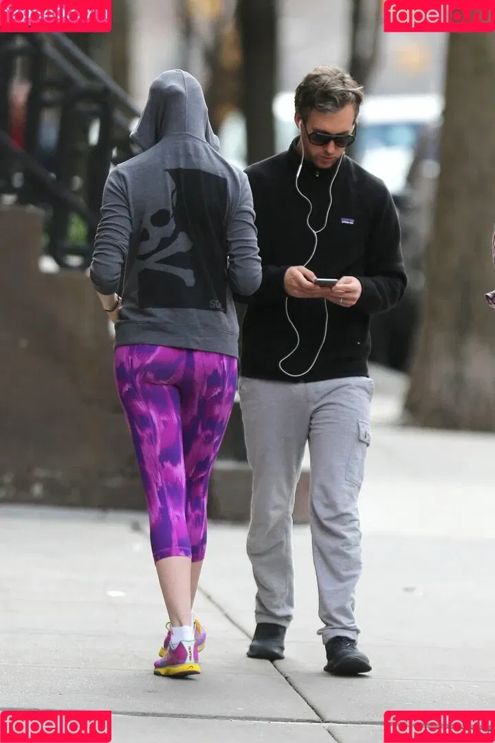 Anne Hathaway / ahathawaynews / annehathaway / heatherannie Onlyfans Photo Gallery 