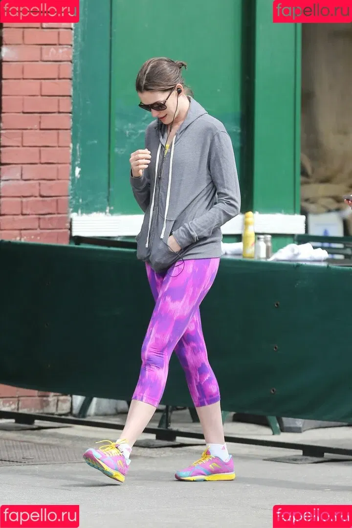 Anne Hathaway / ahathawaynews / annehathaway / heatherannie Onlyfans Photo Gallery 