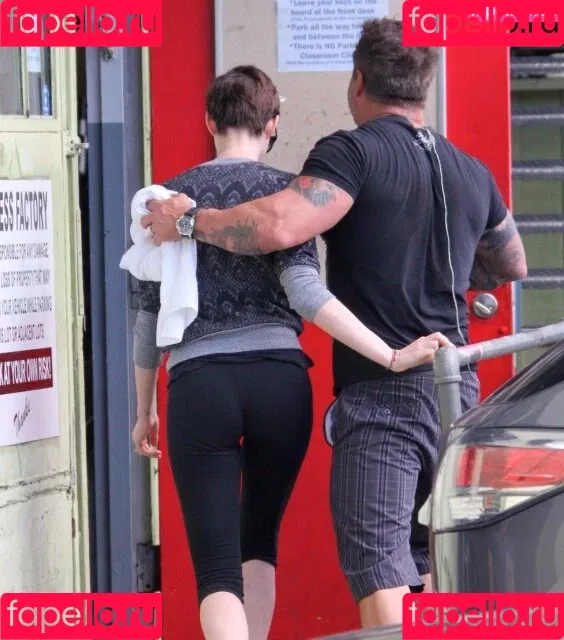 Anne Hathaway / ahathawaynews / annehathaway / heatherannie Onlyfans Photo Gallery 