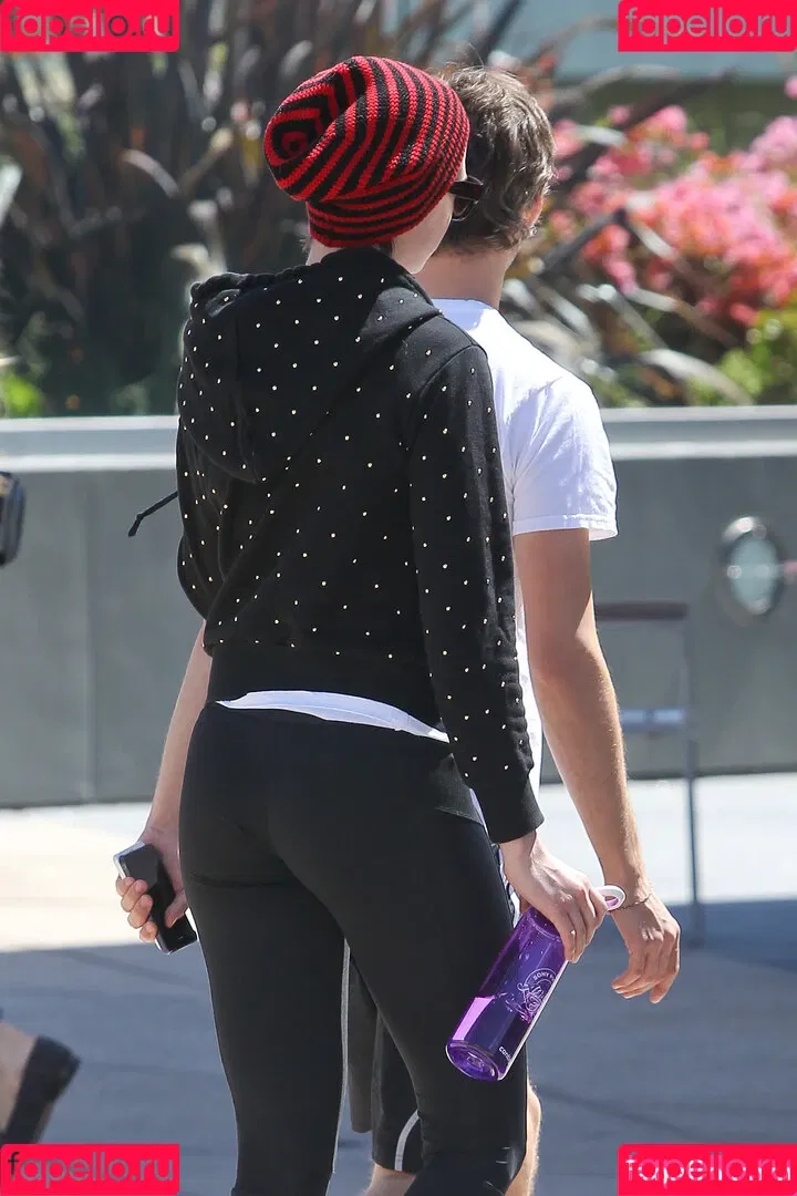 Anne Hathaway / ahathawaynews / annehathaway / heatherannie Onlyfans Photo Gallery 