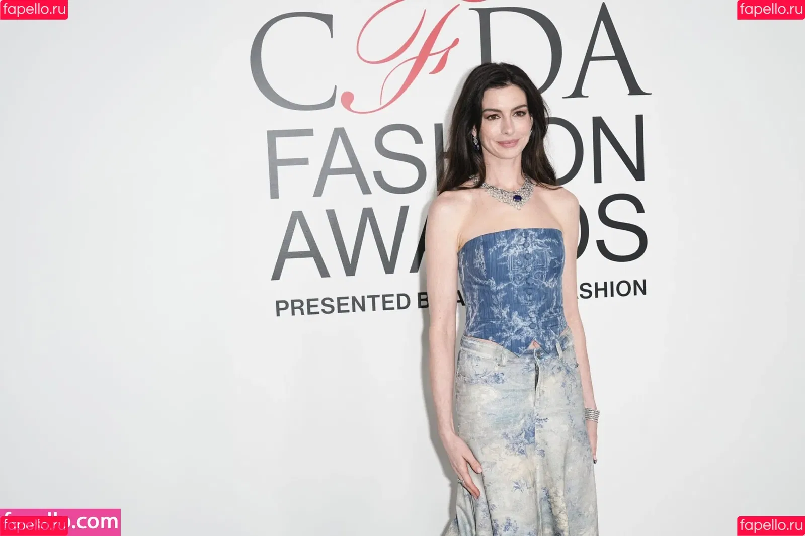 Anne Hathaway / ahathawaynews / annehathaway / heatherannie Onlyfans Photo Gallery 