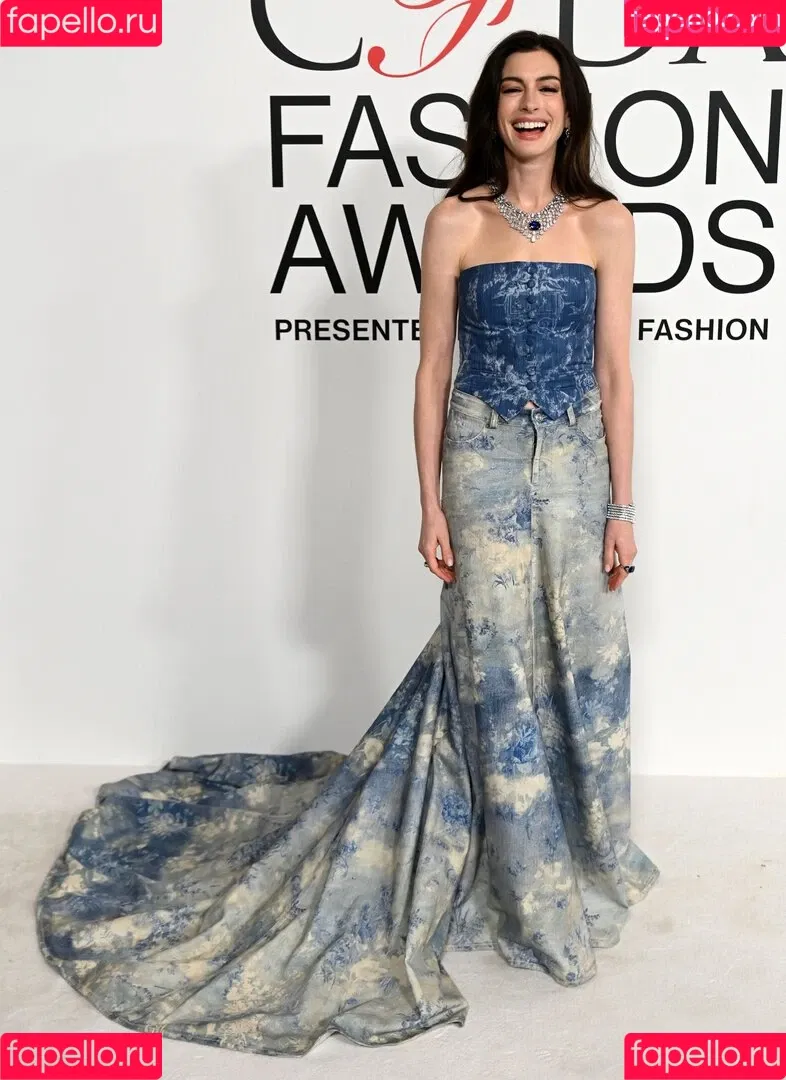 Anne Hathaway / ahathawaynews / annehathaway / heatherannie Onlyfans Photo Gallery 