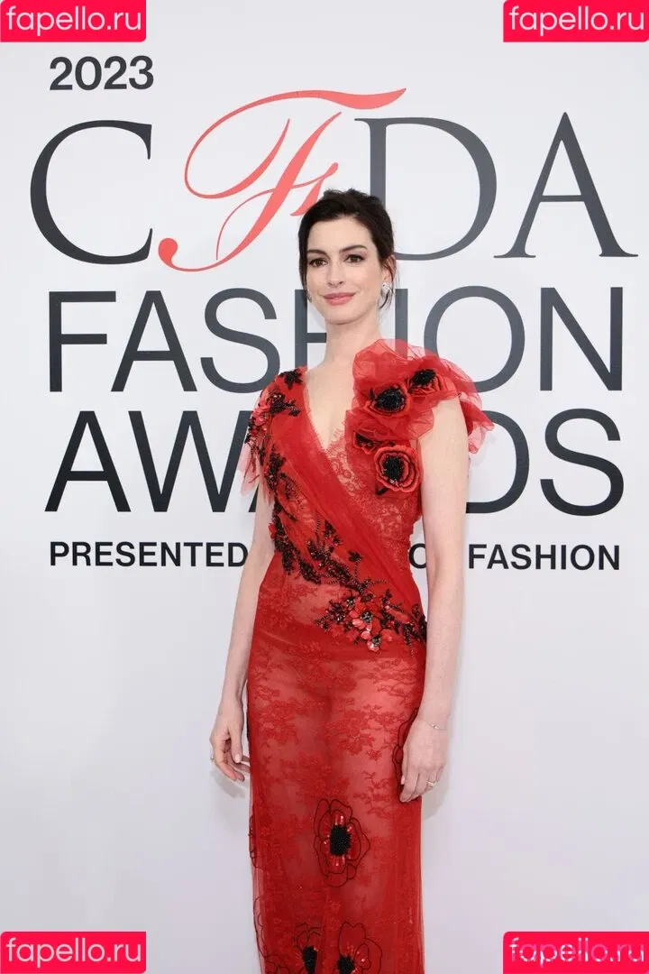 Anne Hathaway / ahathawaynews / annehathaway / heatherannie Onlyfans Photo Gallery 