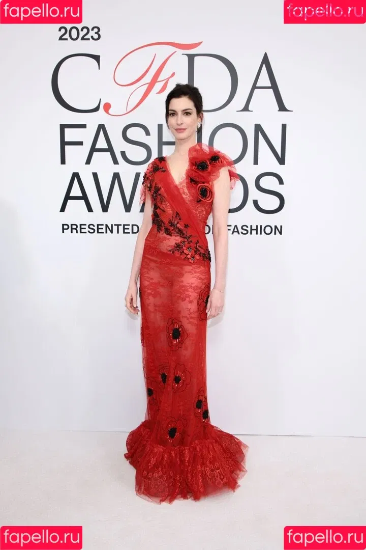 Anne Hathaway / ahathawaynews / annehathaway / heatherannie Onlyfans Photo Gallery 
