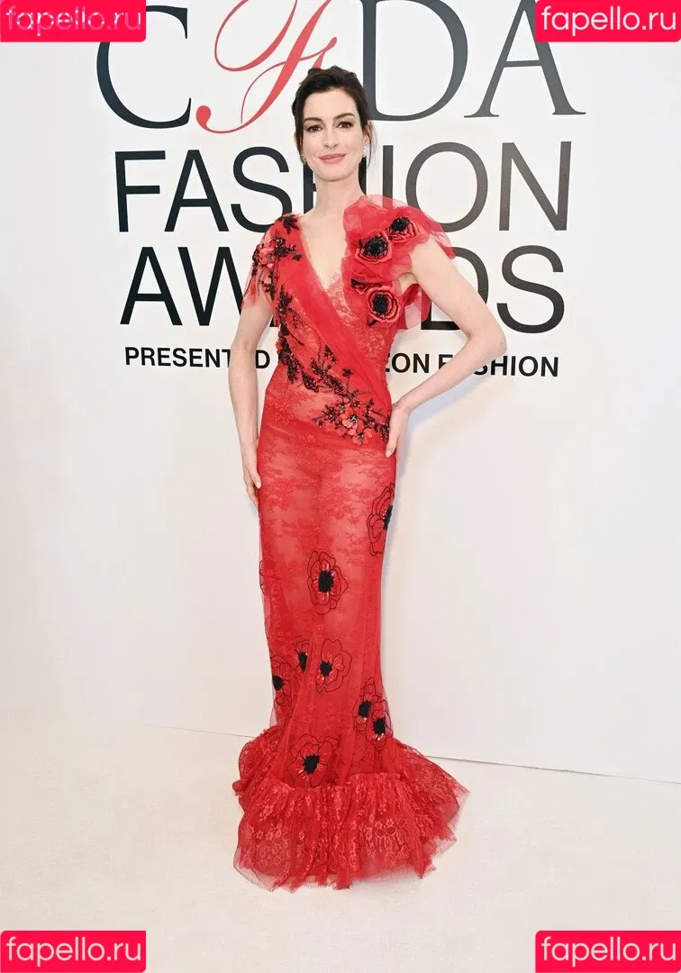 Anne Hathaway / ahathawaynews / annehathaway / heatherannie Onlyfans Photo Gallery 