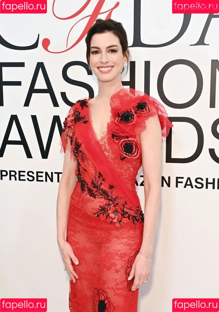 Anne Hathaway / ahathawaynews / annehathaway / heatherannie Onlyfans Photo Gallery 
