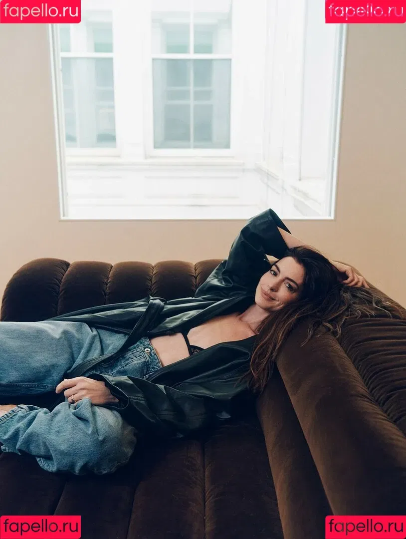 Anne Hathaway / ahathawaynews / annehathaway / heatherannie Onlyfans Photo Gallery 