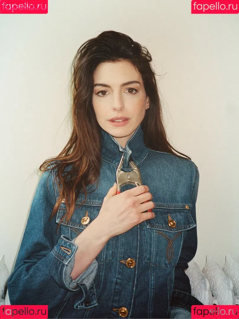 Anne Hathaway / ahathawaynews / annehathaway / heatherannie Onlyfans Photo Gallery 