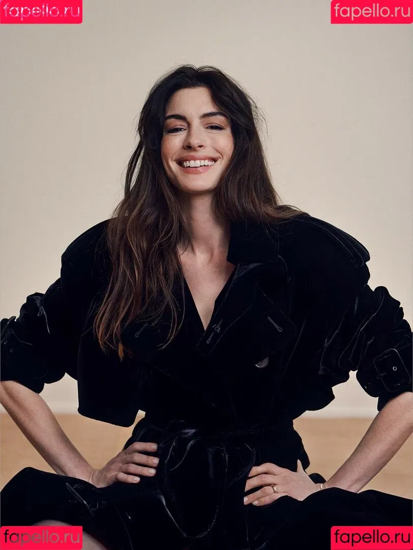 Anne Hathaway / ahathawaynews / annehathaway / heatherannie Onlyfans Photo Gallery 