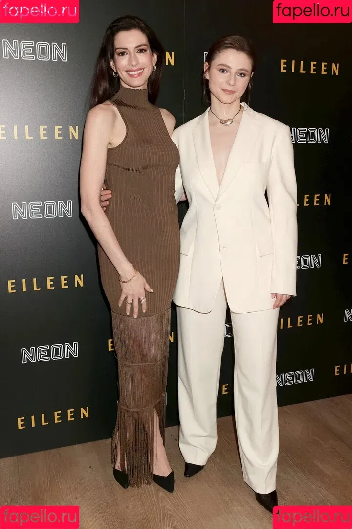 Anne Hathaway / ahathawaynews / annehathaway / heatherannie Onlyfans Photo Gallery 