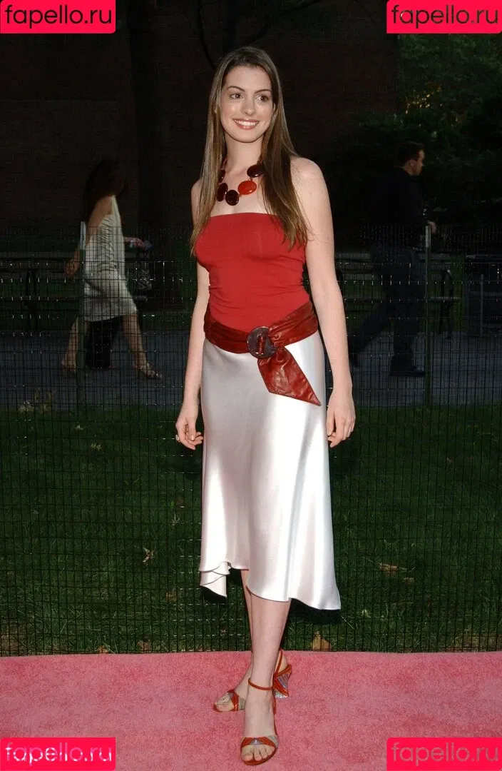 Anne Hathaway / ahathawaynews / annehathaway / heatherannie Onlyfans Photo Gallery 