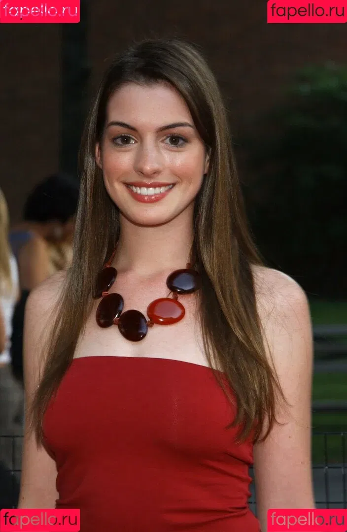 Anne Hathaway / ahathawaynews / annehathaway / heatherannie Onlyfans Photo Gallery 